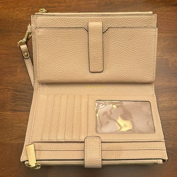 Michael Kors phone wallet - Picture 5 of 9